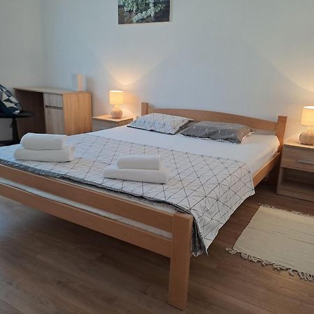 Yulia Apartman プーラ エクステリア 写真