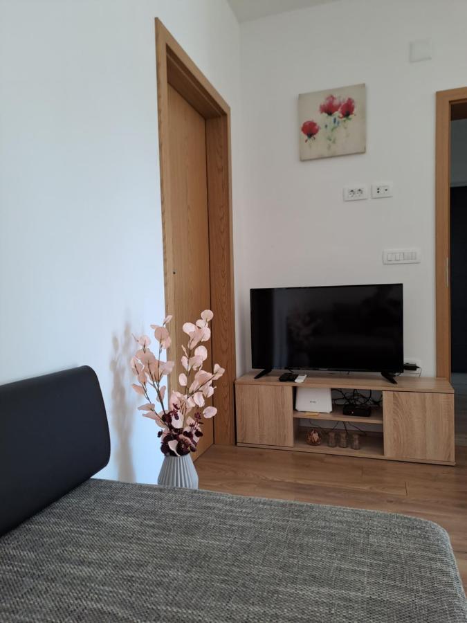Yulia Apartman プーラ エクステリア 写真