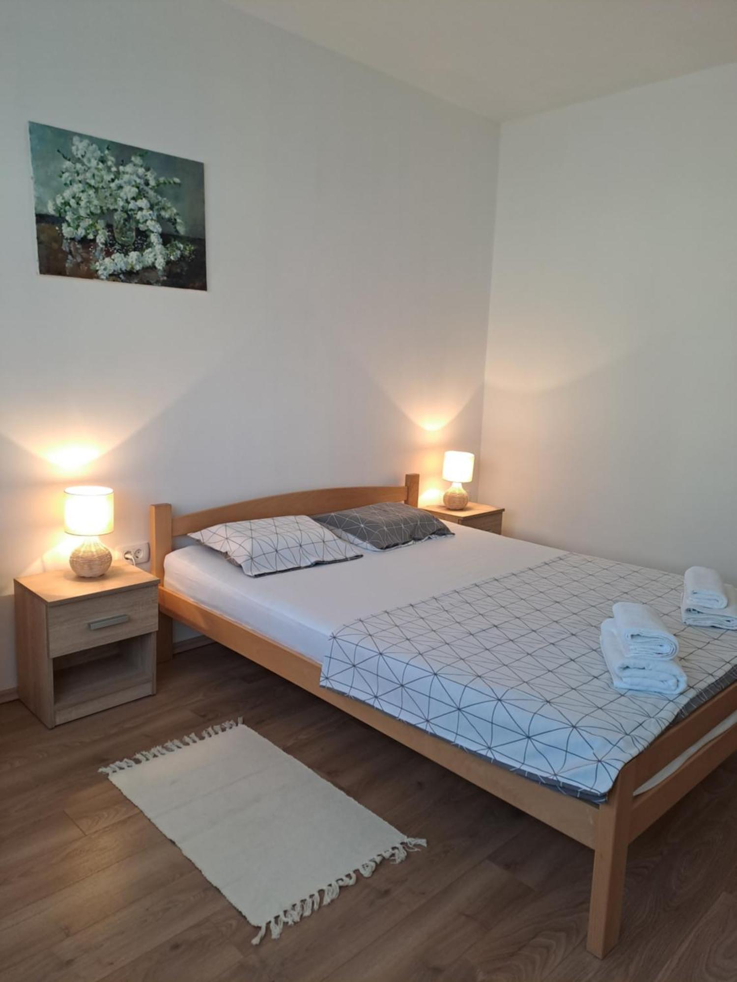 Yulia Apartman プーラ エクステリア 写真
